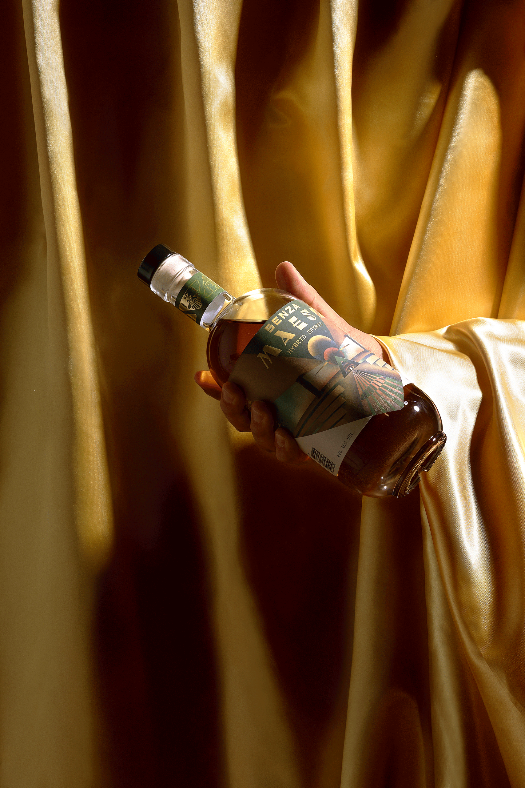 8.HAND-CURTAINBOTTLE